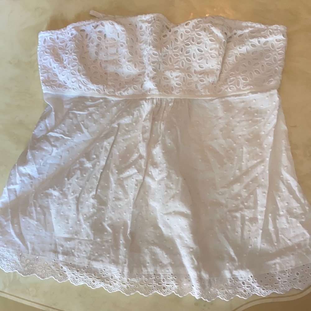 sleeveless lace top with laces in the back